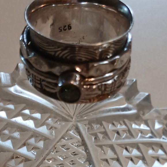 🍁925 Sterling Silver Spin Ring w/ Peridot Accent🍁 - Picture 3 of 8